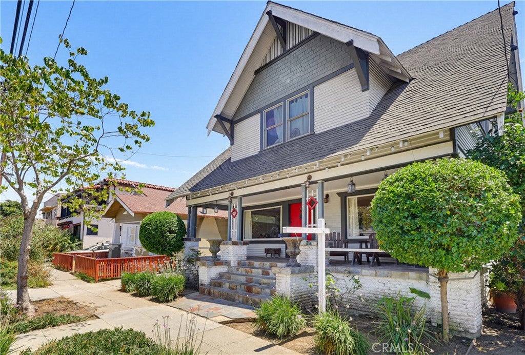 1130 E Appleton