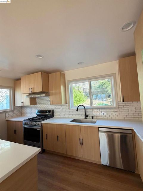 Photo of 83 Alamo Ave, Berkeley, CA 94707 (MLS # 41127998)