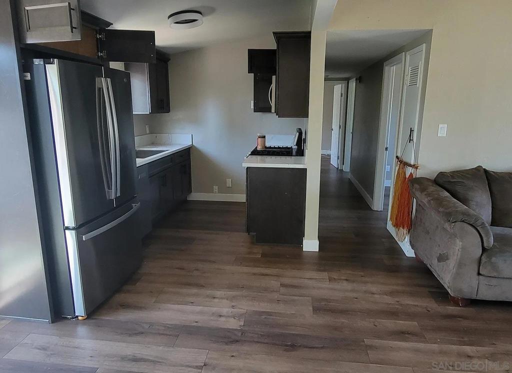 1383 87 Oakdale Avenue