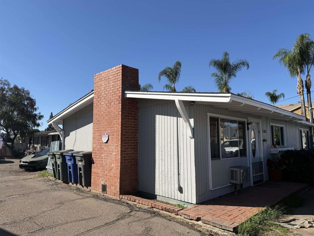 1383 87 Oakdale Avenue