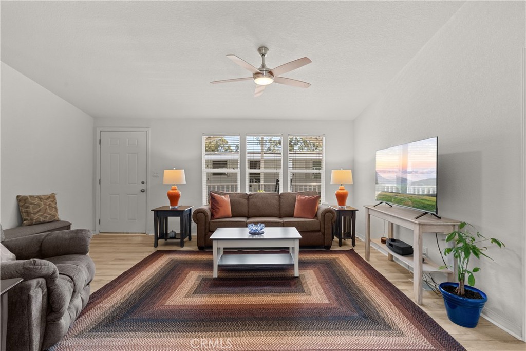 24001 Muirlands 12