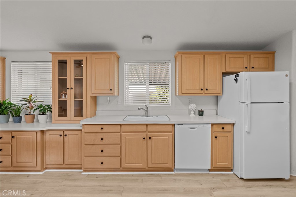 24001 Muirlands 12