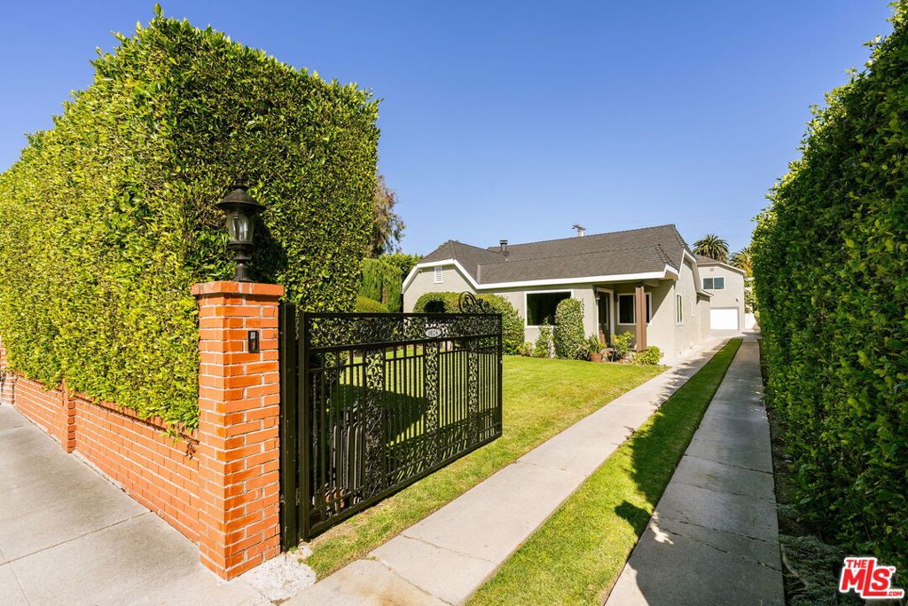 1026 S Windsor Boulevard, Los Angeles CA 90019