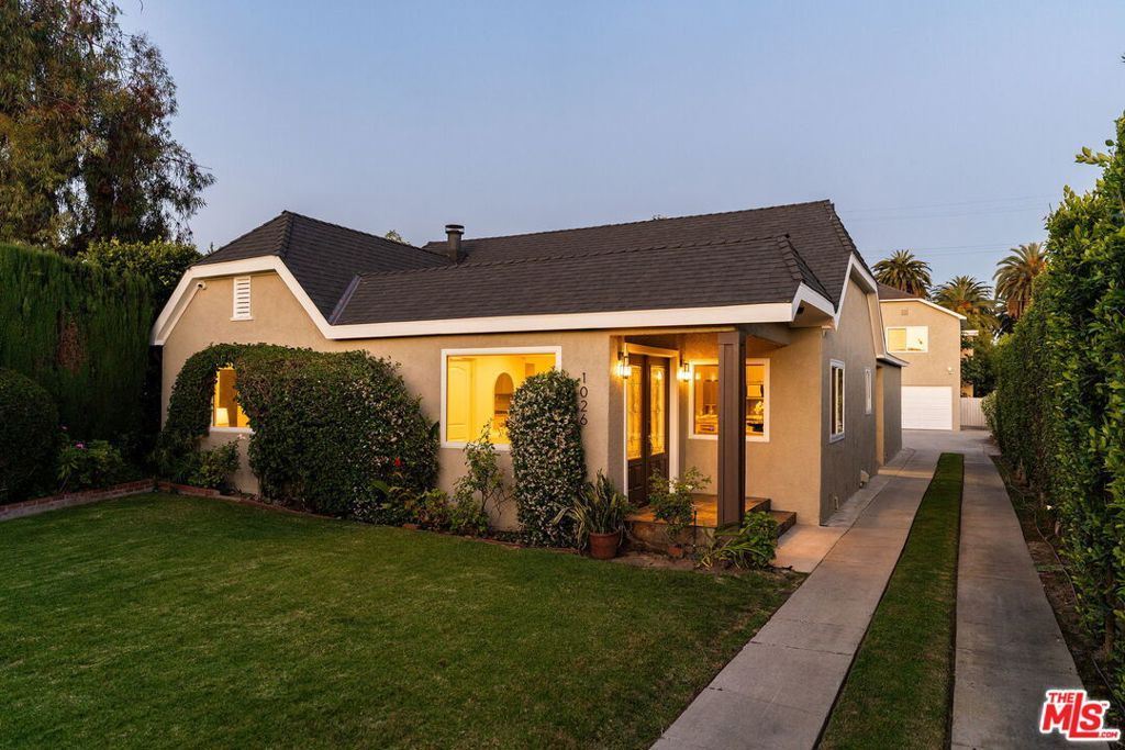 Photo of 1026 S Windsor Boulevard, Los Angeles, CA 90019 (MLS # 26772117)