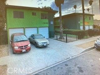 { 2 BDR 1 BATH } GROUND LVL UNIT OF A 16 UNIT BUILDING IN HARBOR CITY. LRG LIVING ROOM + DINING OFF KITCHEN. 1 CAR GARAGE + 1 SPCACE FOR PARKING + COMMUNITY LAUNDRY ROOM. CLOSE TO SCHOOLS, SHOPPING & 110 FWY.
