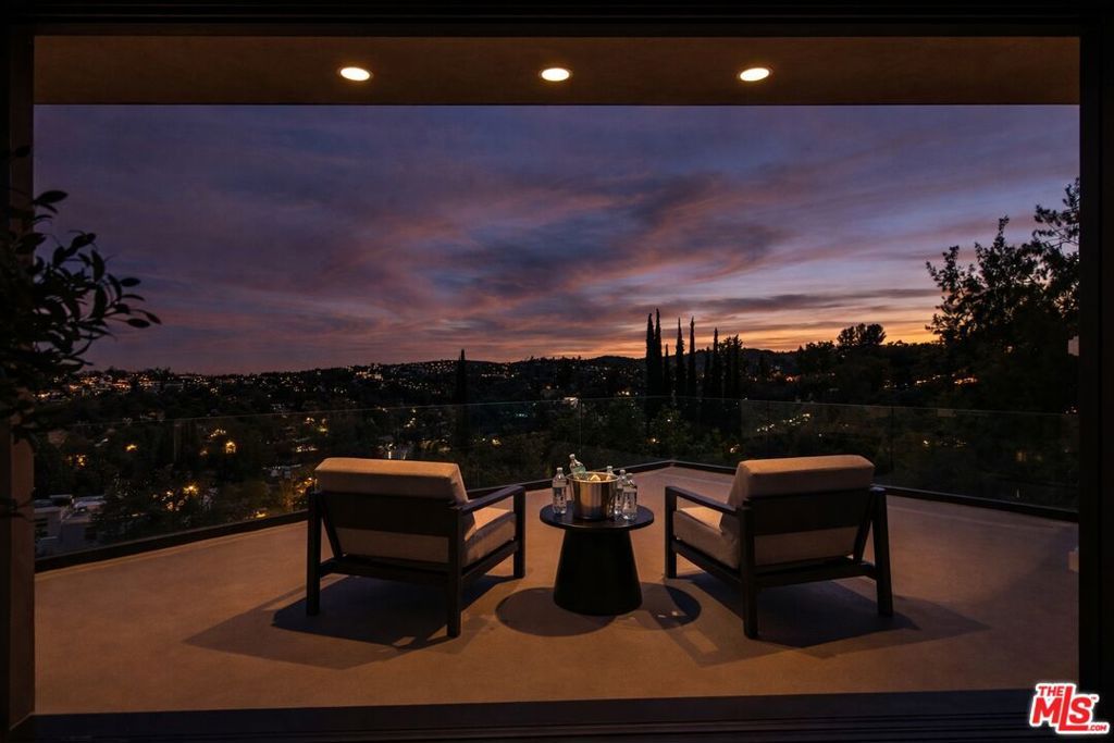 Photo of 5130 Medina Road, Woodland Hills, CA 91364 (MLS # 26669299)