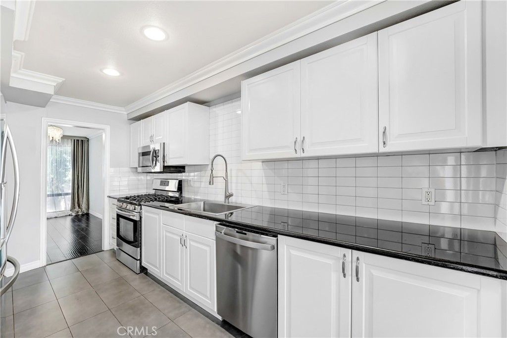 Photo of 5243 Yarmouth #31, Encino, CA 91316 (MLS # SR26024864)