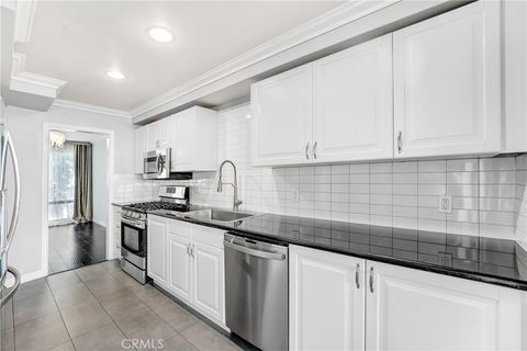 Photo of 5243 Yarmouth #31, Encino, CA 91316 (MLS # SR26024864)