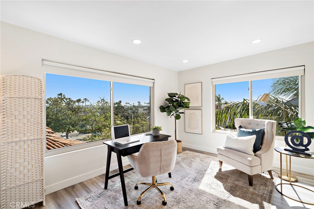 5959 E Naples Plaza 306