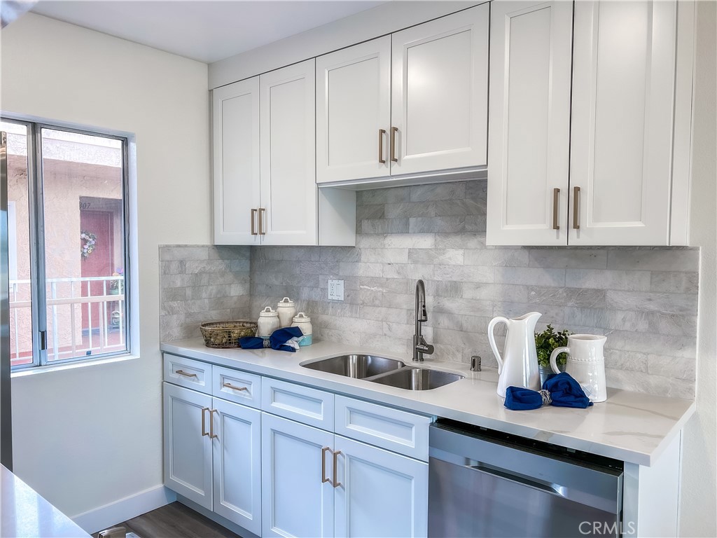 5959 E Naples Plaza 306