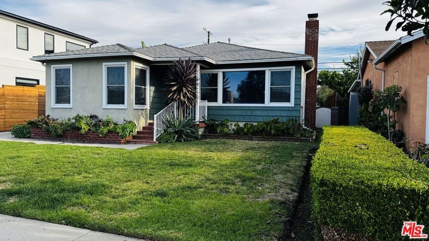 Convenient Del Rey, adjacent to Playa Vista Business Park Campus. 3 bedroom with 1.75 baths with large step down family room with access to backyard and double detached garage. Just a few blocks to the Movie Theatre, restaurants, Whole Food Market and much more in the Runway Playa Vista.