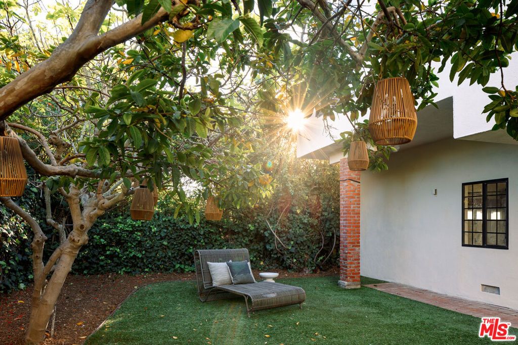 Photo of 456 Lincoln Boulevard, Santa Monica, CA 90402 (MLS # 26660029)