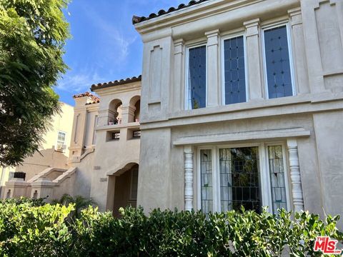 Photo of 1014 Meadowbrook Avenue, Los Angeles, CA 90019 (MLS # 26778379)