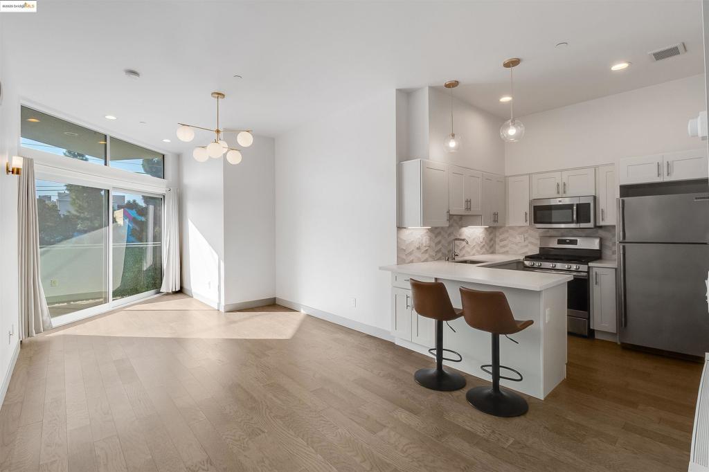 410 Webster St 1