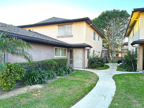 Photo of 2053 Avenida Refugio #2, Simi Valley, CA 93063 (MLS # SR26012383)