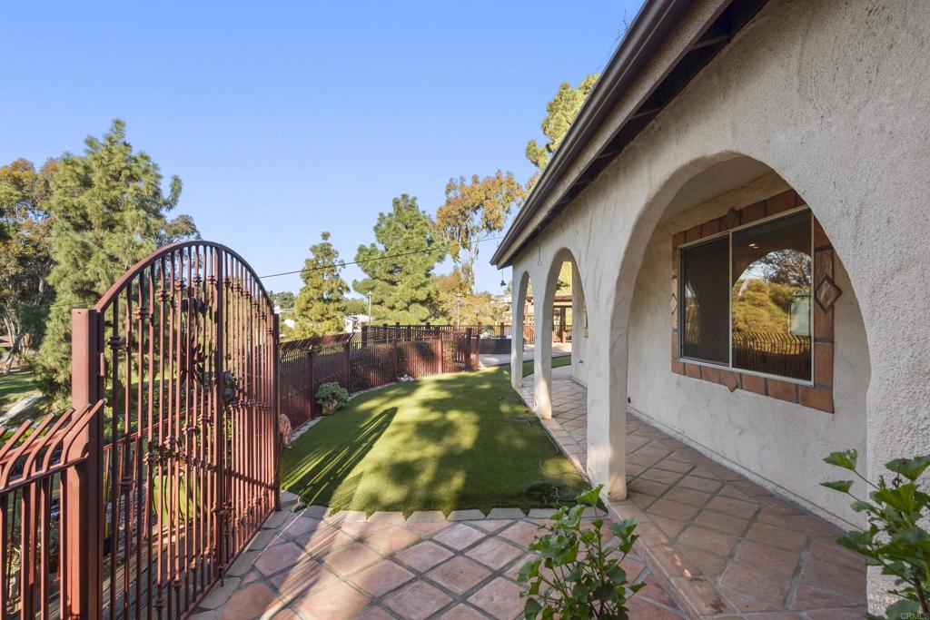 3870 Avenida San Miguel