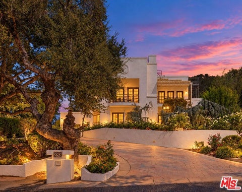 Photo of 283 Lake Sherwood Drive, Lake Sherwood, CA 91361 (MLS # 26998889)