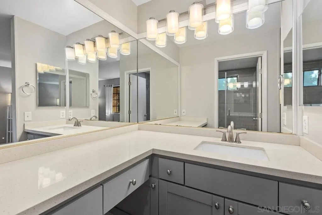 La Jolla, California 92037, United States, 2 Bedrooms Bedrooms, ,2 BathroomsBathrooms,Residential,Active,254076