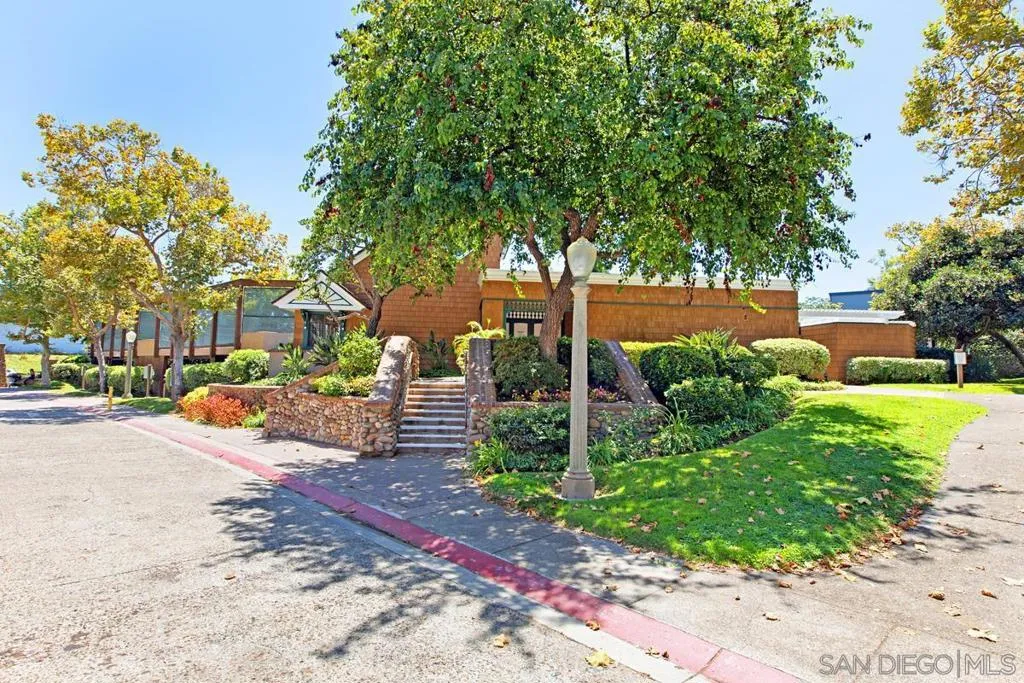 La Jolla, California 92037, United States, 2 Bedrooms Bedrooms, ,2 BathroomsBathrooms,Residential,Active,254076