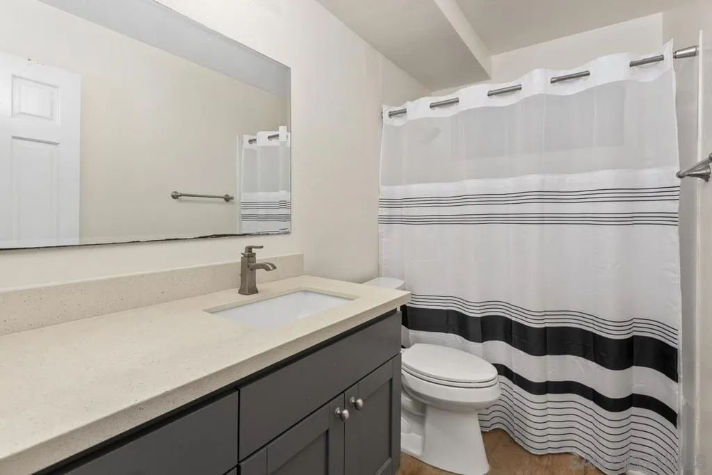 La Jolla, California 92037, United States, 2 Bedrooms Bedrooms, ,2 BathroomsBathrooms,Residential,Active,254076