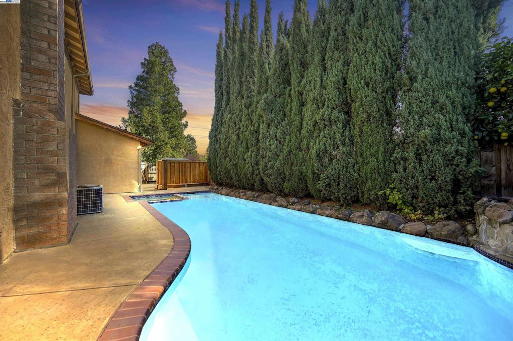 TOWN AND COUNTRY - Residential