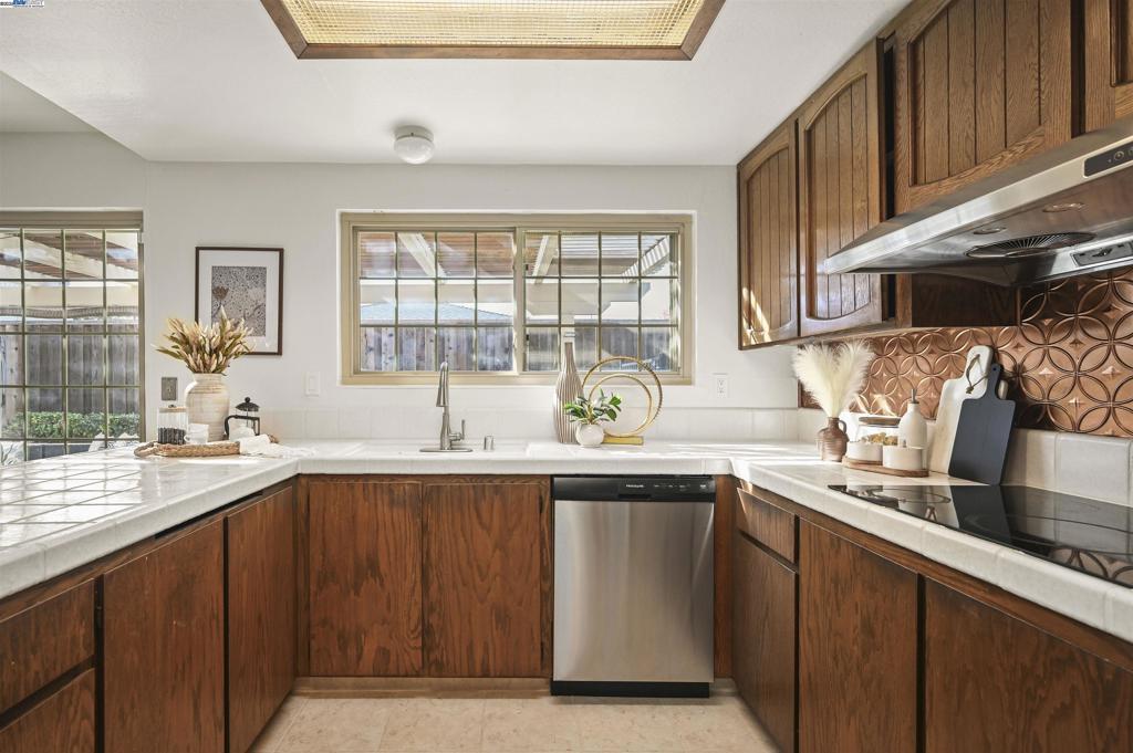 TOWN AND COUNTRY - Residential