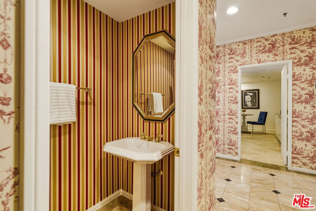 930 N Doheny Drive 308