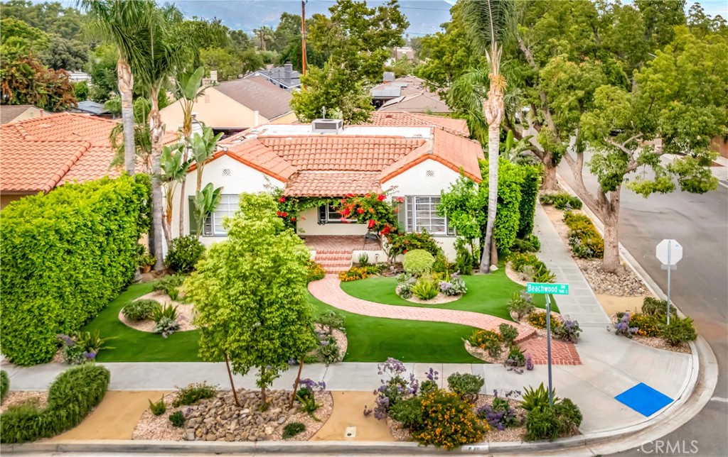 Welcome to this beautifully remodeled 2-bedroom, 2-bathroom cottage nestled on a desirable corner lot in one of Burbank’s most sought-after neighborhoods. Blending timeless charm with modern upgrades, this home offers a perfect retreat in the heart of the city.
Step inside to find an inviting open layout, filled with natural light. The spacious living area flows seamlessly into a tastefully updated kitchen featuring sleek countertops, stainless steel appliances, and custom cabinetry, ideal for both everyday living and entertaining.
Both bedrooms are generously sized, with the primary suite offering a stylishly updated en-suite bathroom. The second full bath has also been thoughtfully renovated.
Sitting proudly on a corner lot, the property boasts excellent curb appeal, a private yard, and ample outdoor space perfect for relaxing or hosting gatherings. Enjoy the quiet, tree-lined streets while being just minutes away from studios, parks, and the best dining and shopping Burbank has to offer.
This move-in ready gem is a rare find in a prime location—don’t miss your chance to call it home!