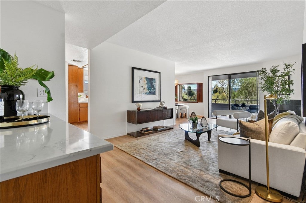 13331 Moorpark 223