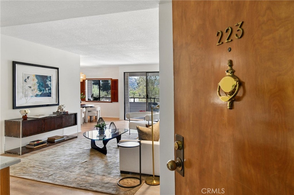 13331 Moorpark 223