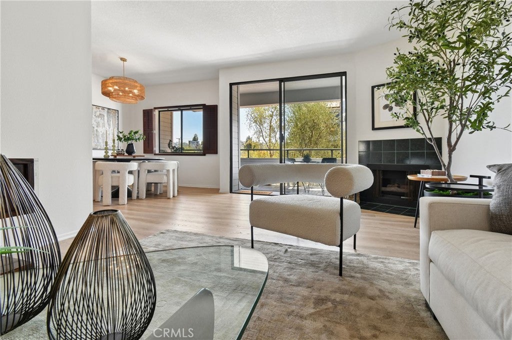 13331 Moorpark 223