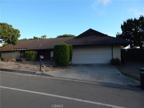Photo of 2795 Temple Hills Dr, Laguna Beach, CA 92651 (MLS # GD25240226)