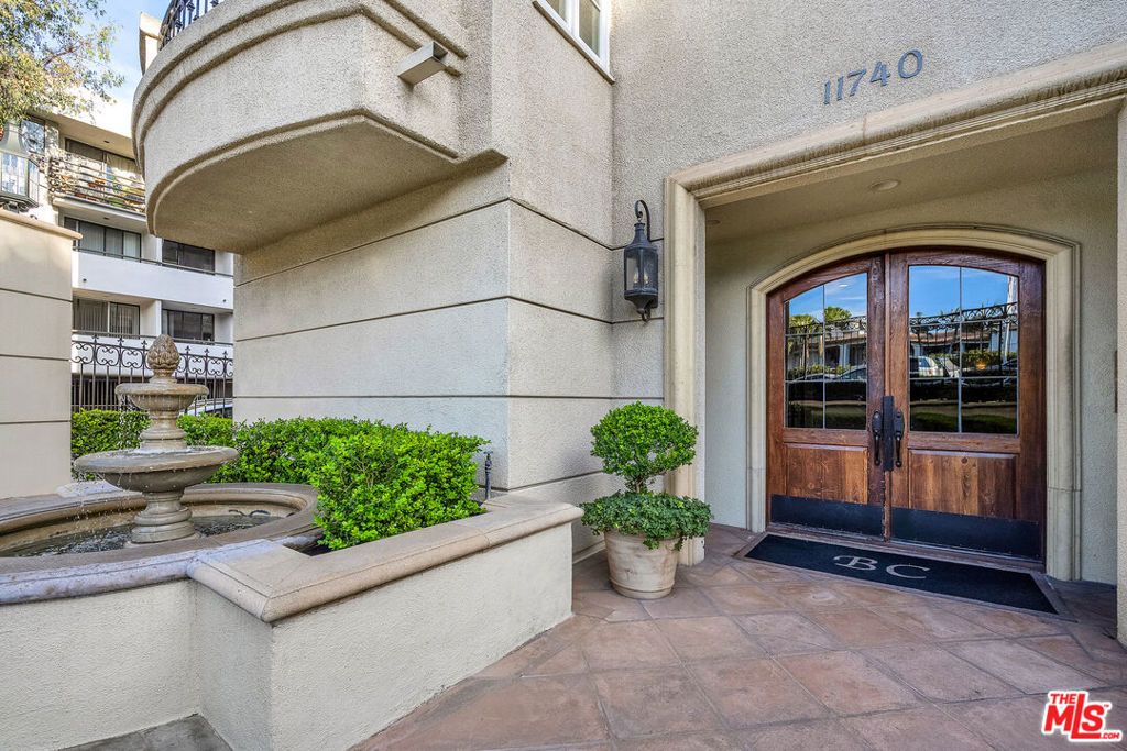 Photo of 11740 W Sunset Boulevard #22, Los Angeles, CA 90049 (MLS # 26688649)