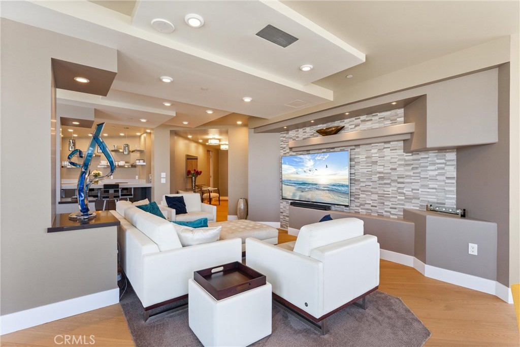1310 E. Ocean Blvd. 1605