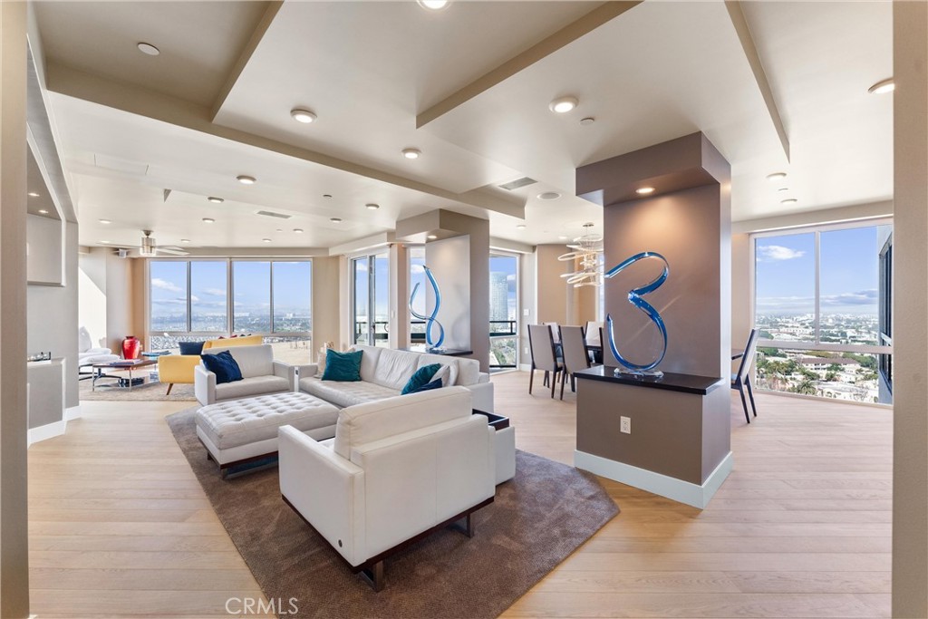 1310 E. Ocean Blvd. 1605