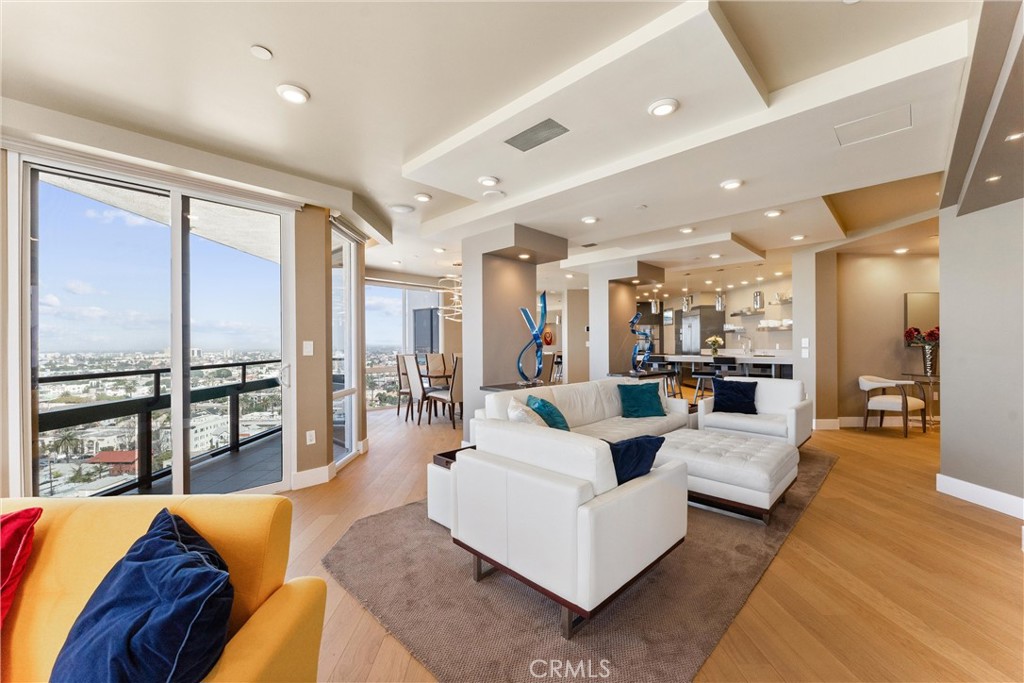 1310 E. Ocean Blvd. 1605