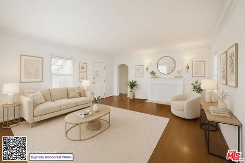 Photo of 7758 Rosewood Avenue, Los Angeles, CA 90036 (MLS # 26654191)