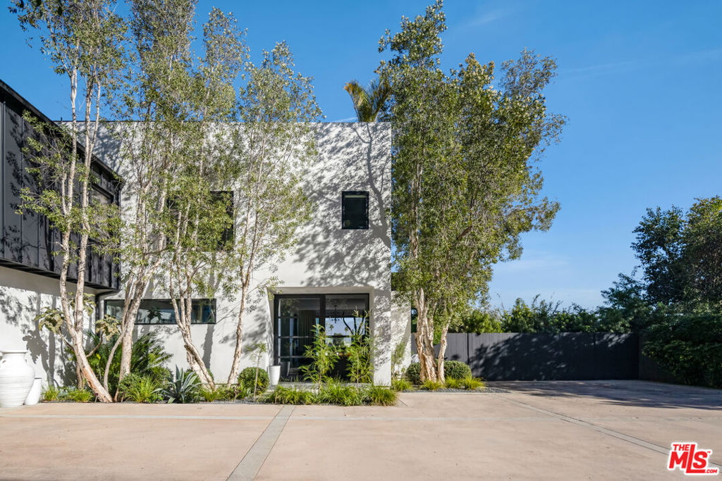 8080 Laurel View Drive