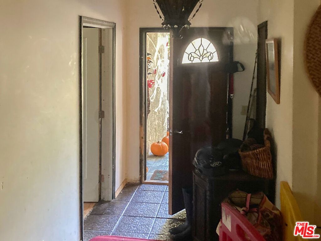 Photo of 25614 Timpangos Drive, Calabasas, CA 91302 (MLS # 26641387)