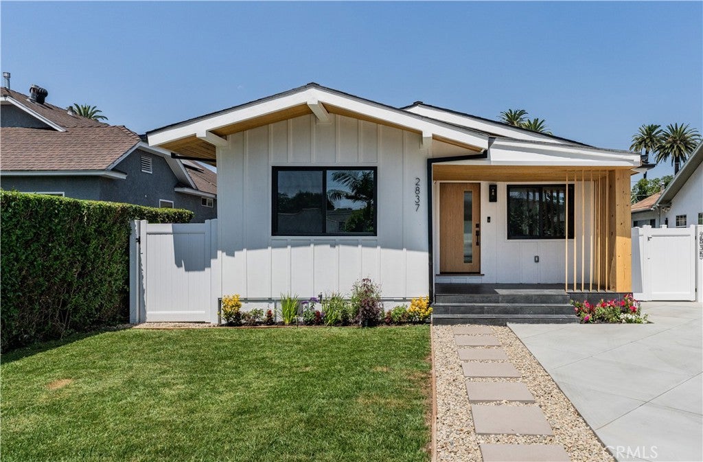 2837 S Palm Grove Avenue, Los Angeles CA 90016