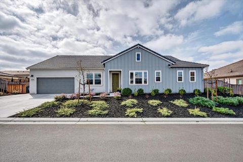 Photo of 240 Scarlett Way, Hollister, CA 95023 (MLS # ML82037107)