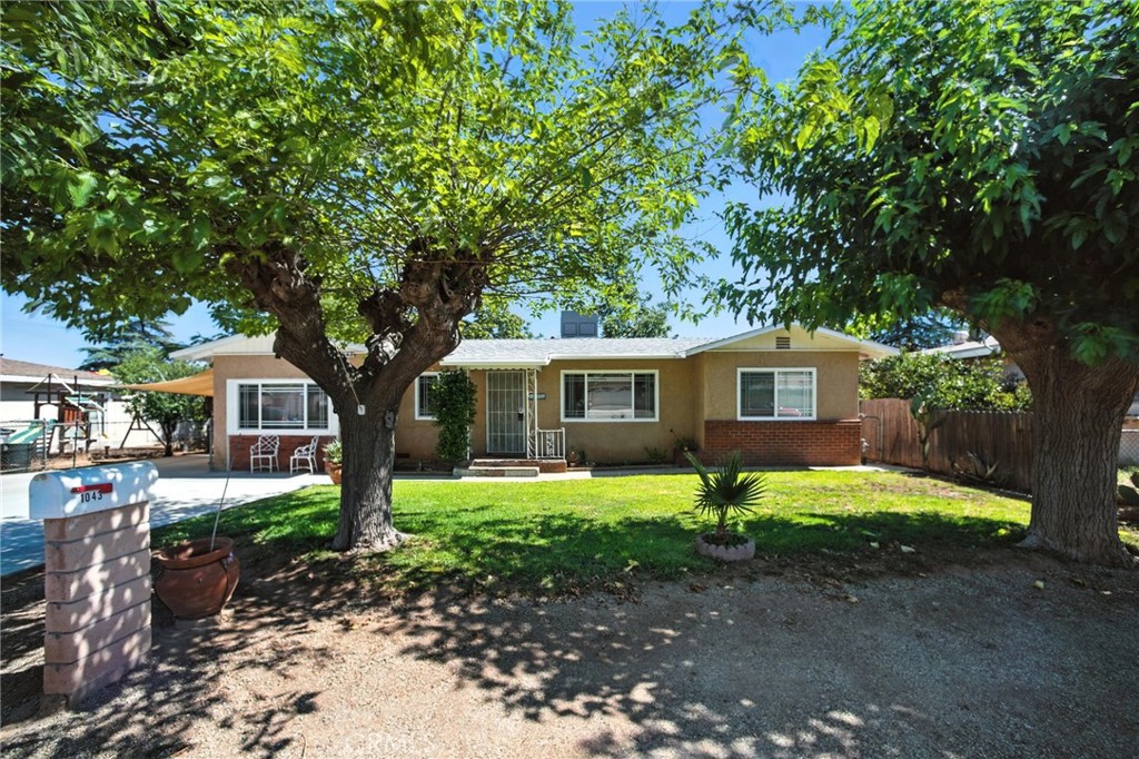 Welcome to this beautifully maintained FHA READY 3-bedroom, 2-bathroom home located in a desirable Beaumont neighborhood. This move-in ready gem features newer countertops and updated flooring throughout, creating a modern and fresh feel the moment you step inside.
Enjoy the comfort of CENTRAL AIR conditioning, perfect for those warm summer days, and take advantage of the detached garage for convenient parking and storage. The home offers a functional layout ideal for families, first-time buyers, or anyone looking for a low-maintenance, turnkey property.
Located in a quiet and friendly community, this home is just minutes from local parks, schools, shopping, and freeway access. Whether you're looking to settle down or invest, this property checks all the boxes!