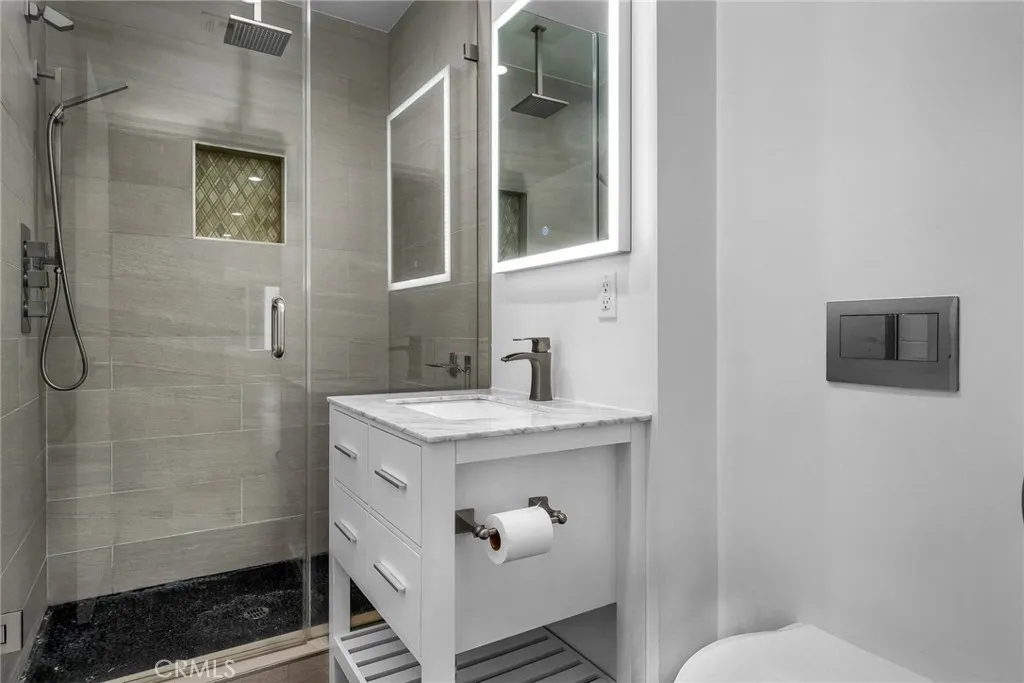 Encino, California 91316, United States, 4 Bedrooms Bedrooms, ,3 BathroomsBathrooms,Residential,Active,164511