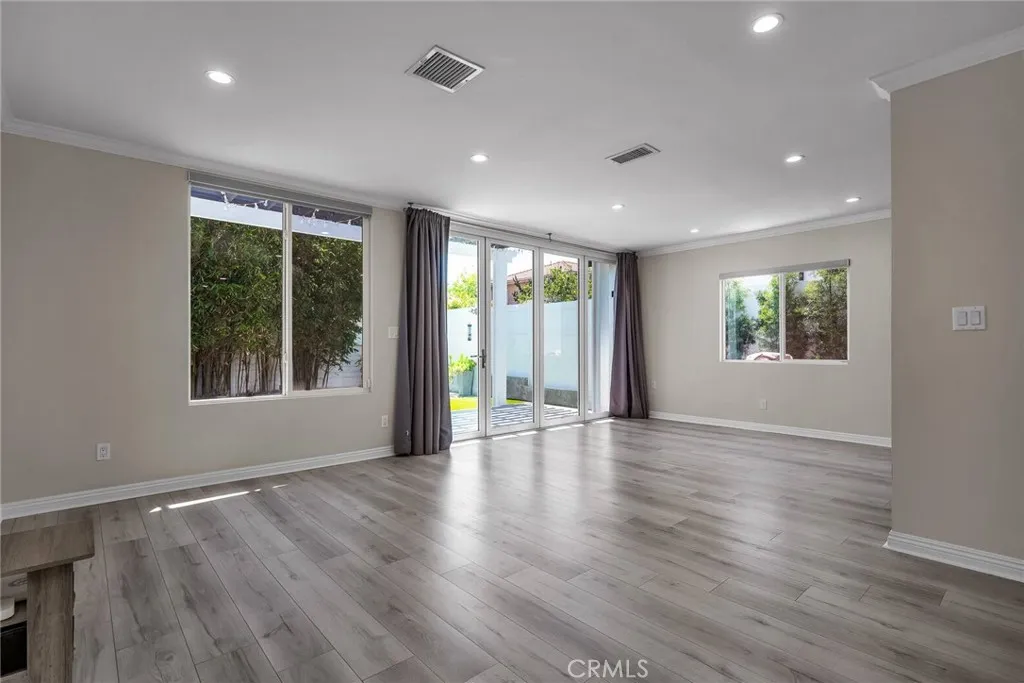 Encino, California 91316, United States, 4 Bedrooms Bedrooms, ,3 BathroomsBathrooms,Residential,Active,164511