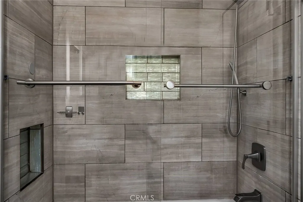 Encino, California 91316, United States, 4 Bedrooms Bedrooms, ,3 BathroomsBathrooms,Residential,Active,164511