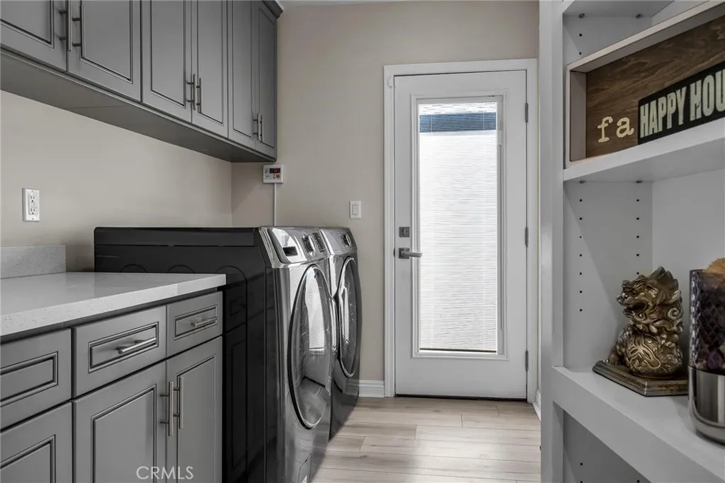 Encino, California 91316, United States, 4 Bedrooms Bedrooms, ,3 BathroomsBathrooms,Residential,Active,164511