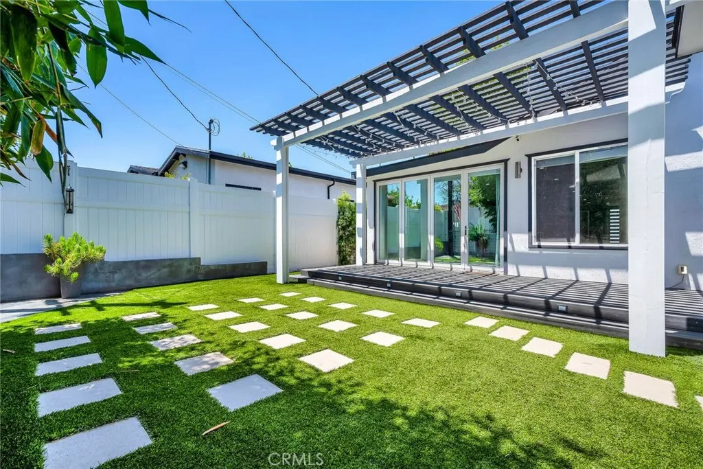 Encino, California 91316, United States, 4 Bedrooms Bedrooms, ,3 BathroomsBathrooms,Residential,Active,164511