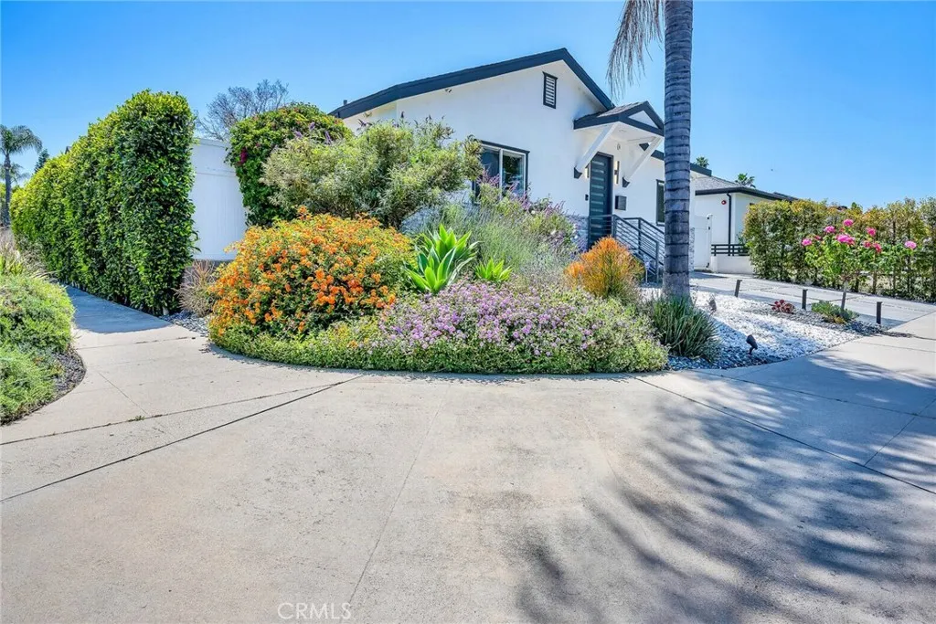 Encino, California 91316, United States, 4 Bedrooms Bedrooms, ,3 BathroomsBathrooms,Residential,Active,164511