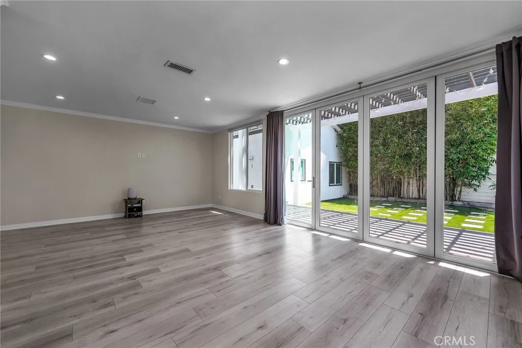 Encino, California 91316, United States, 4 Bedrooms Bedrooms, ,3 BathroomsBathrooms,Residential,Active,164511