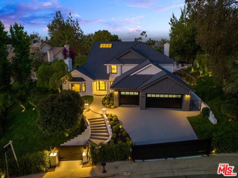 Photo of 4050 Clarinda Drive, Tarzana, CA 91356 (MLS # 26786405)